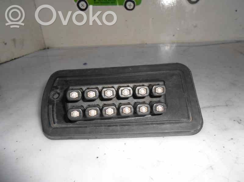Peugeot 1007 Zawiasy drzwi tylnych samochodów dostawczych / Komplet 