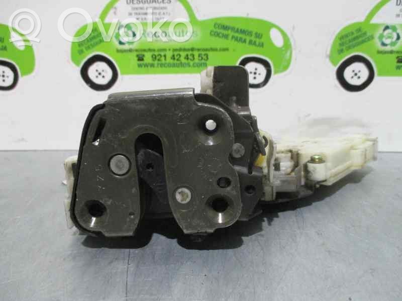 Nissan Almera Zamek drzwi tylnych 