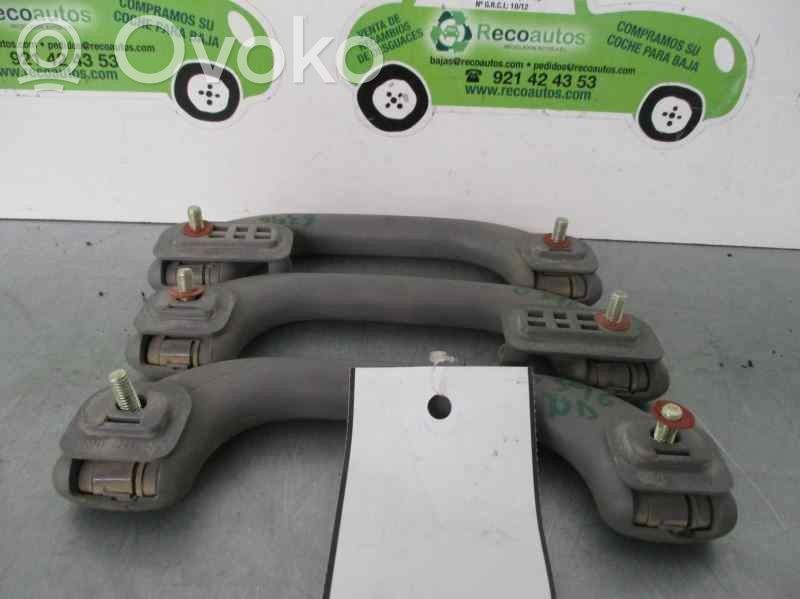 Hyundai Matrix Manecilla interna puerta delantera 