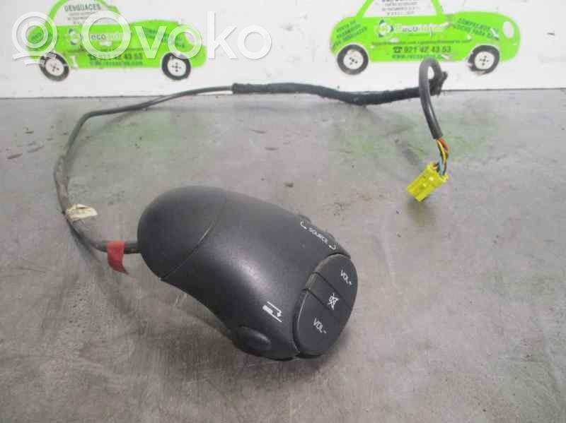 Commande régulateur de vitesse   8200064332