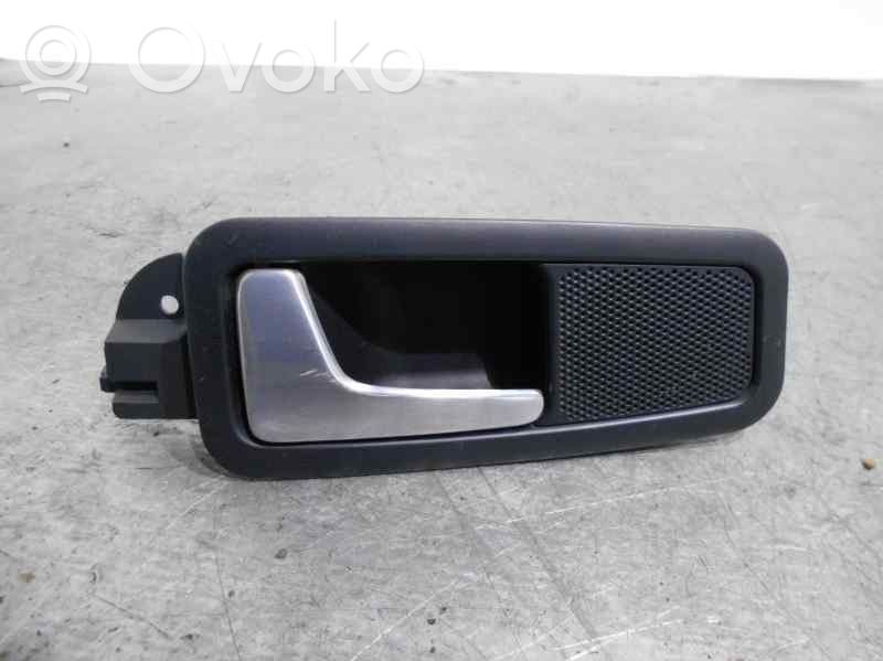 Manecilla interna puerta delantera   4D0839016C