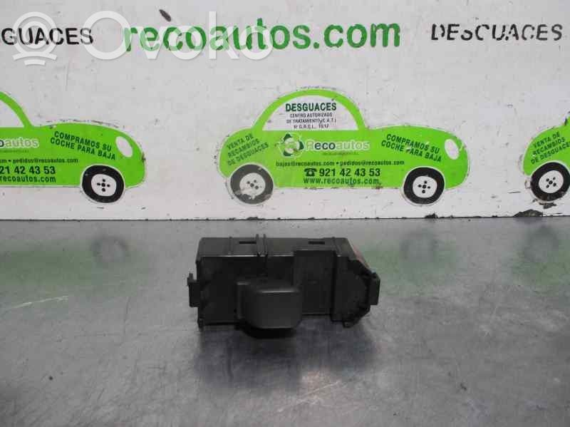 Toyota Prius (XW10) Comutator comandă geamuri electrice 