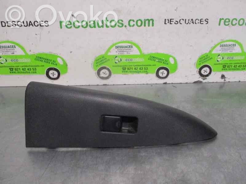 Nissan Note (E11) Electric window control switch 