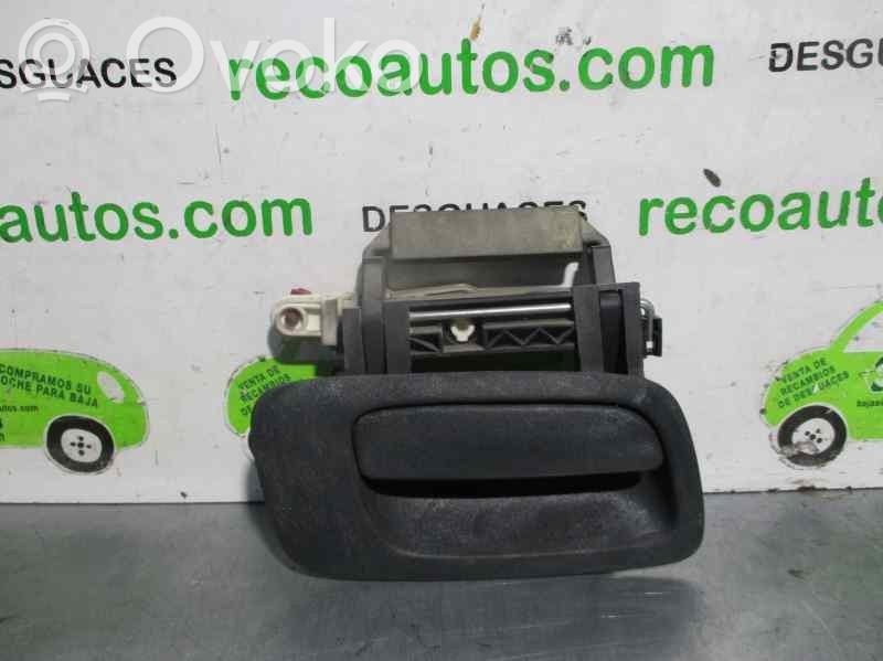 Manecilla externa puerta delantera