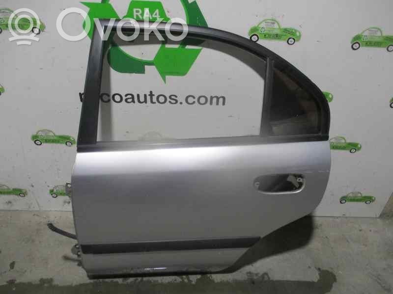 Mitsubishi Carisma Puerta trasera 