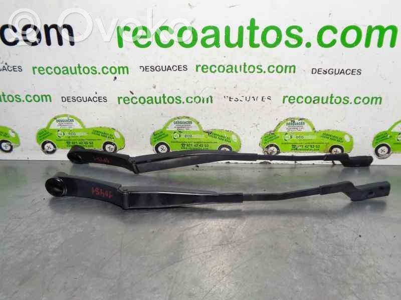 KIA Ceed Brazo del limpiaparabrisas delantero 