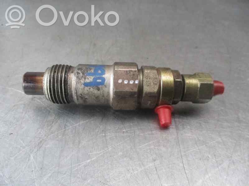 Nissan Vanette Fuel injector 