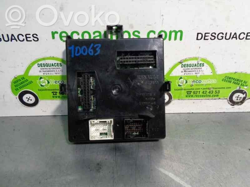Renault Laguna II Juego de caja de fusibles 