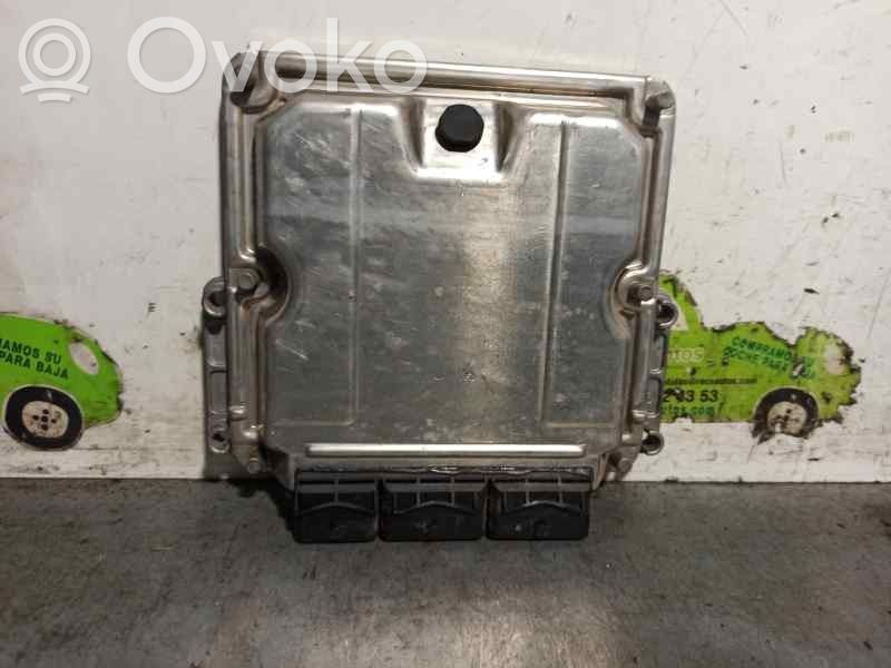 Opel Vivaro Engine control unit/module 