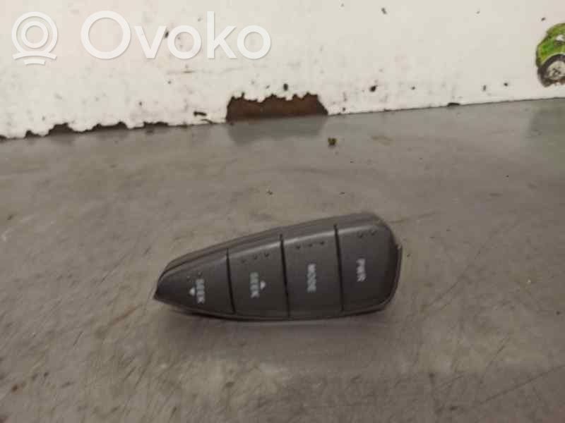 SsangYong Kyron Przełącznik / Przycisk kierownicy 