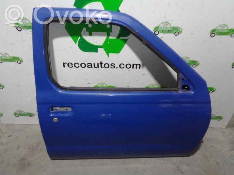 Nissan PickUp Puerta delantera 