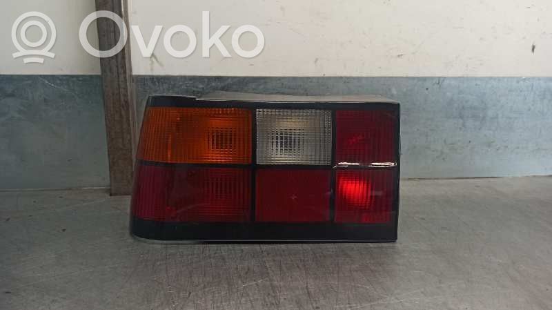 Volvo 440 Aizmugurējais lukturis virsbūvē 