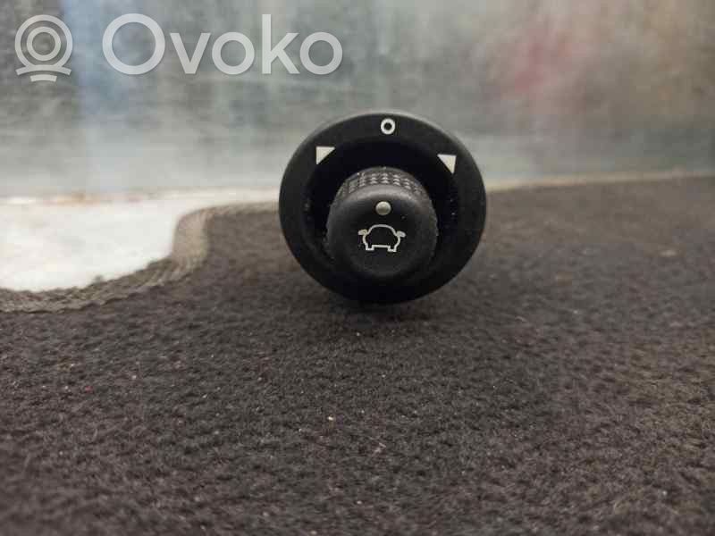 Wing mirror switch   93BG17B676BB