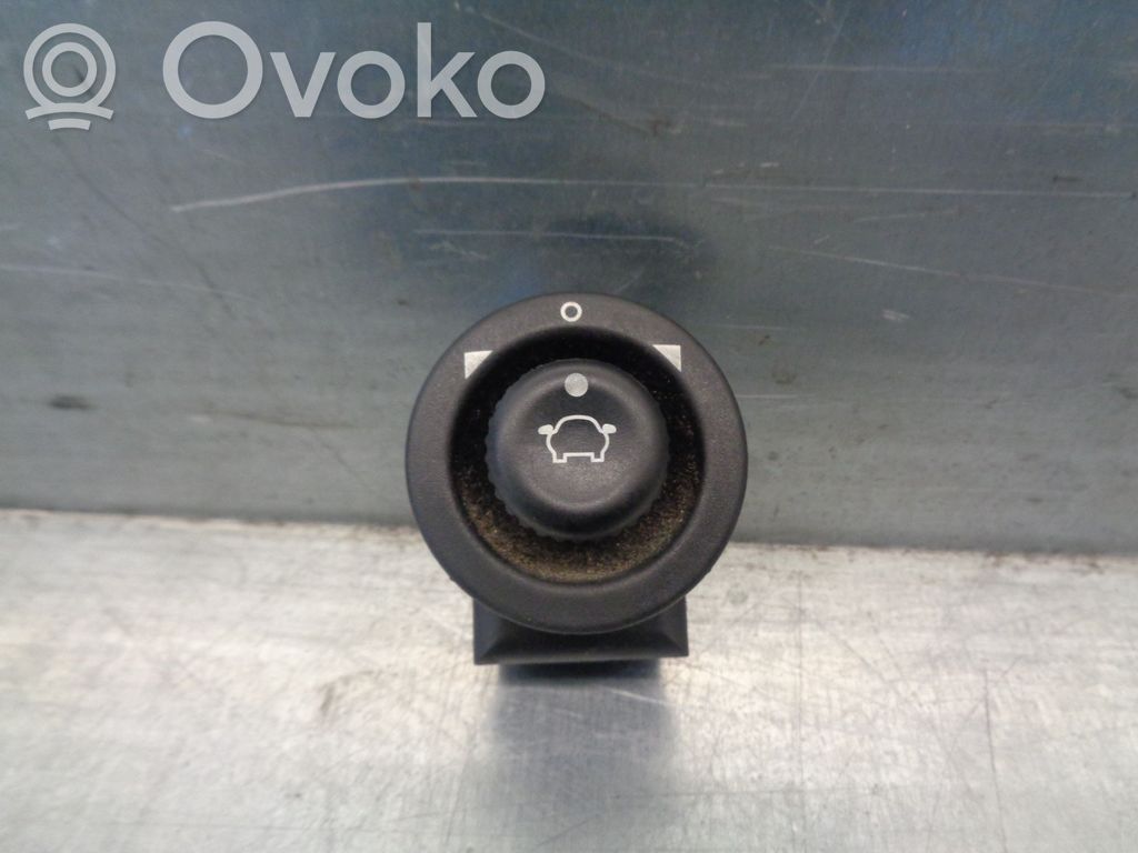 Wing mirror switch   93BG17B676BB