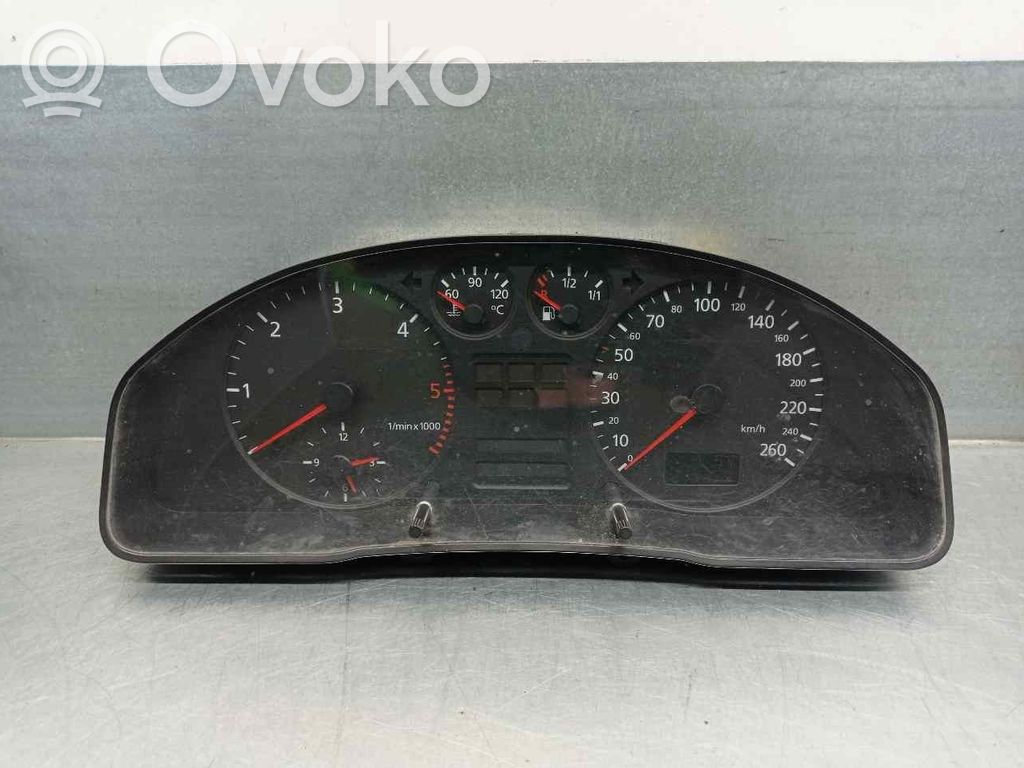 Audi A4 S4 B5 8D Tachimetro (quadro strumenti) 