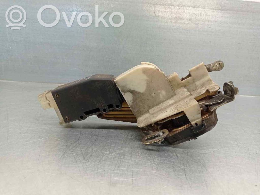 Opel Tigra A Priekšpusē slēdzene 
