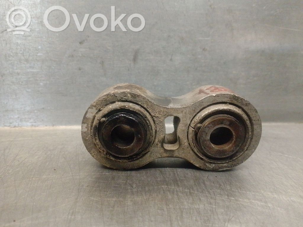 Volvo XC90 Engine mount bracket 