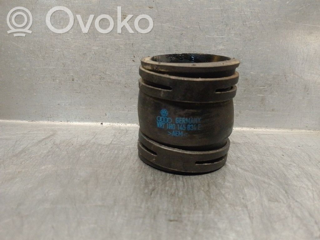 Audi A4 S4 B5 8D Ilmastointilaitteen putki (A/C) 