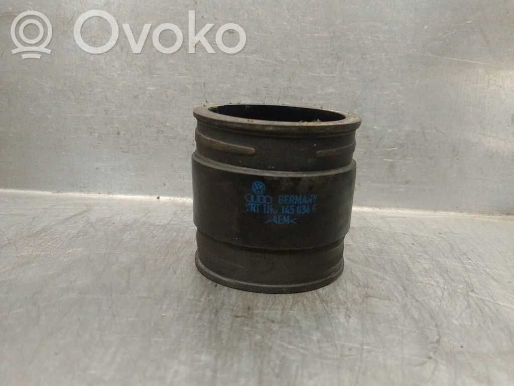 Audi A4 S4 B5 8D Ilmastointilaitteen putki (A/C) 