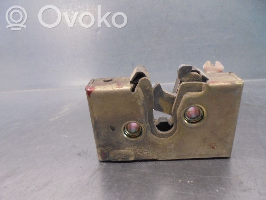 Volkswagen Polo II 86C 2F Etuoven lukko 