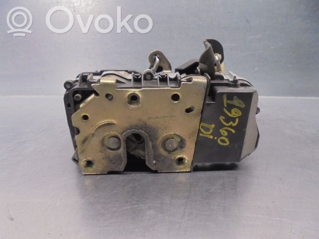 Peugeot 307 Zamek drzwi przednich 