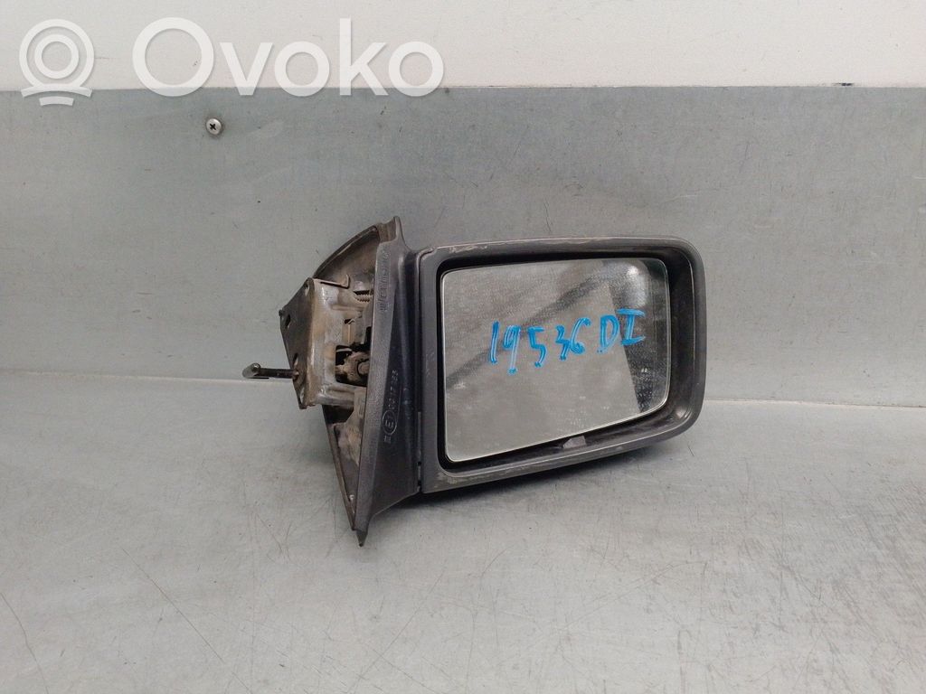 Opel Kadett E Espejo lateral eléctrico de la puerta delantera 