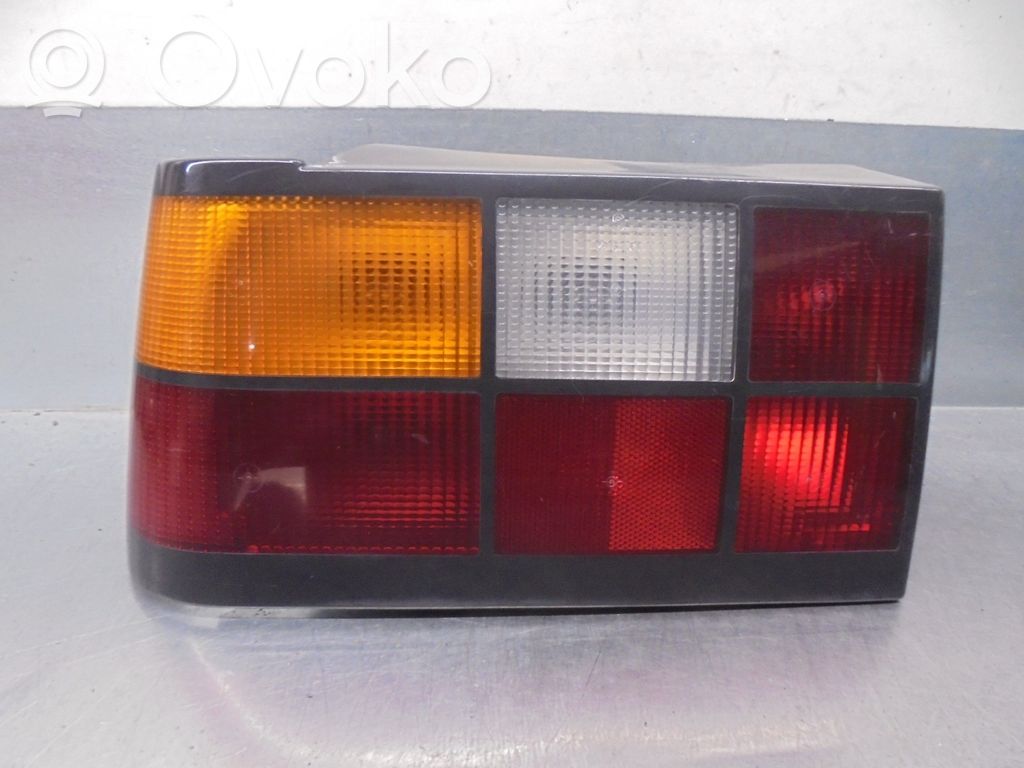 Volvo 440 Aizmugurējais lukturis virsbūvē 