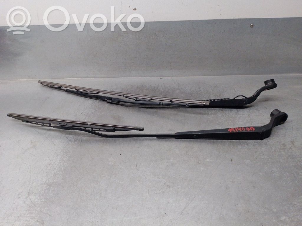 Dodge Caliber Front wiper blade arm 