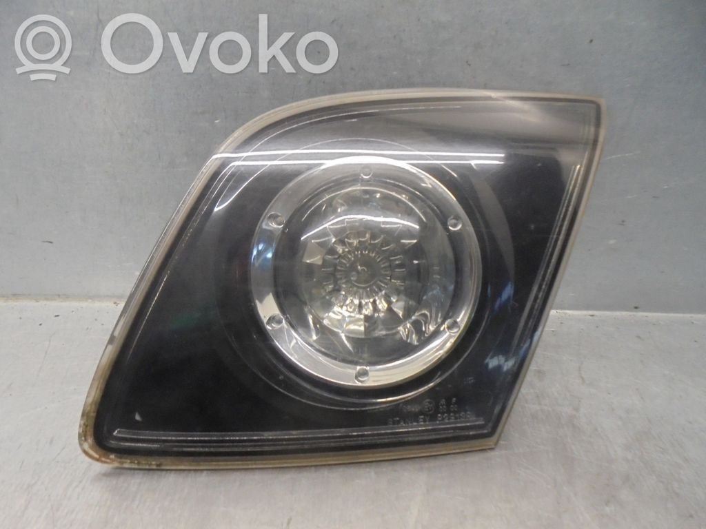 Mazda 3 I Aizmugurējais lukturis virsbūvē 