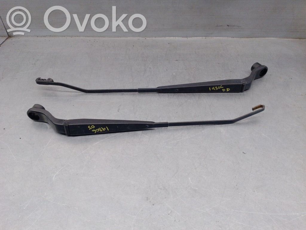 Dodge Caliber Front wiper blade arm 