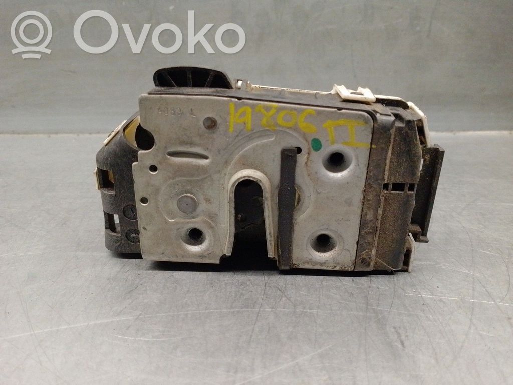 Dodge Caliber Takaoven lukko 