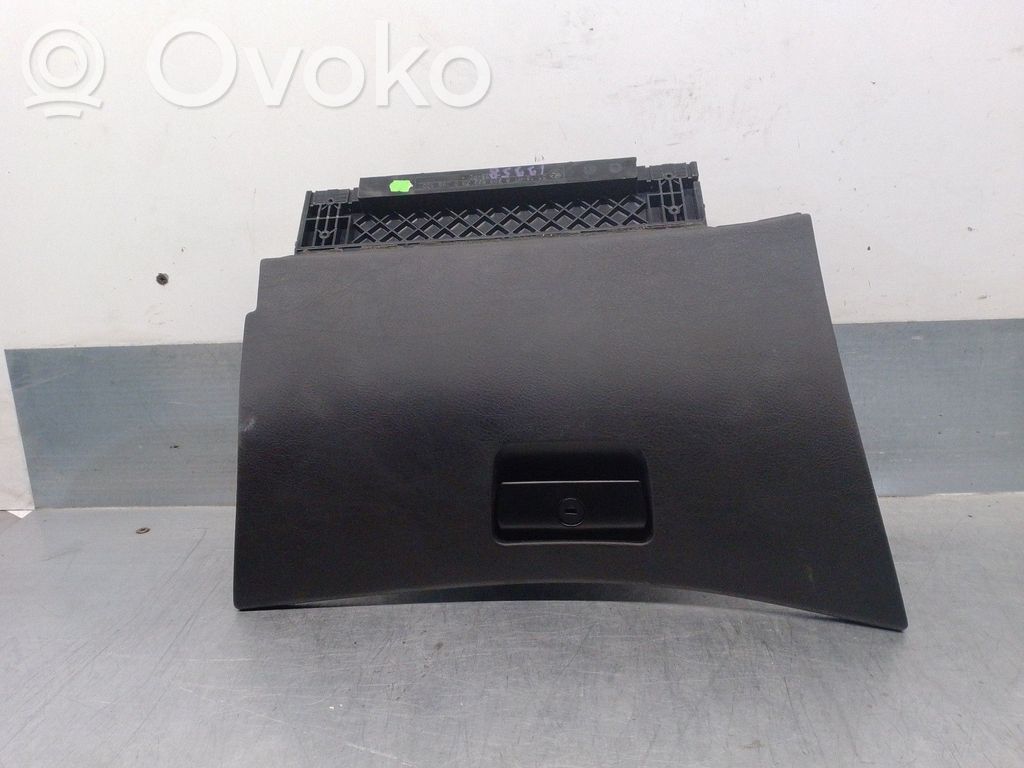 BMW 3 E46 Glove box 
