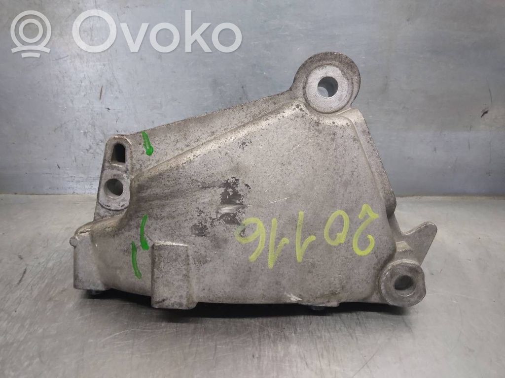 Citroen C2 Engine mount bracket 