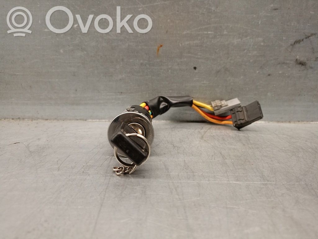 Renault Clio I Užvedimo spynelė 