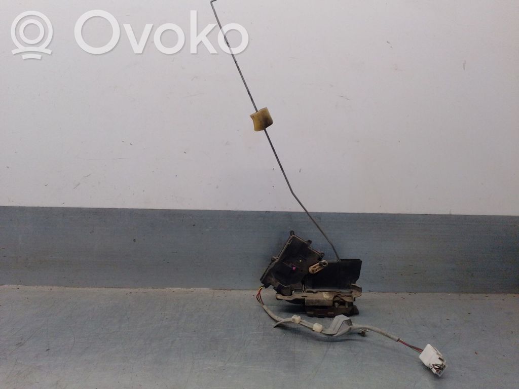 Mazda 323 Takaoven lukko 