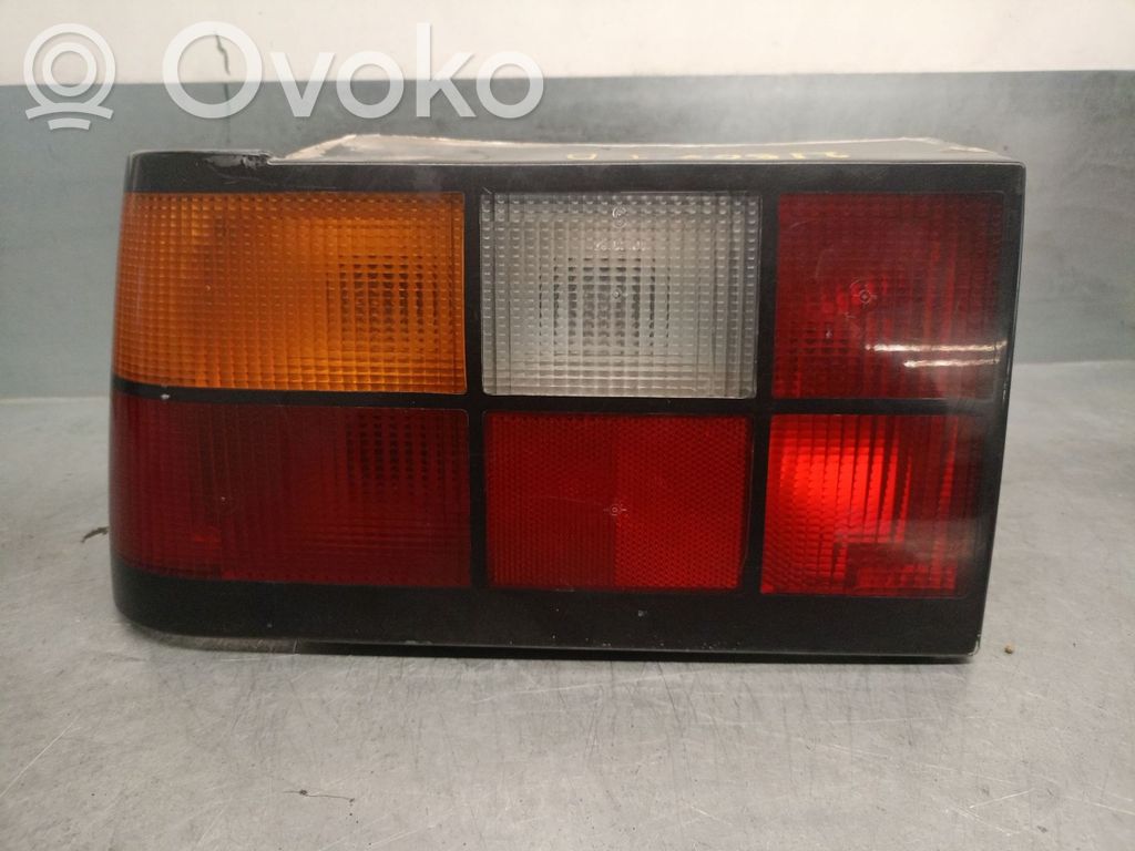 Volvo 460 Aizmugurējais lukturis virsbūvē 