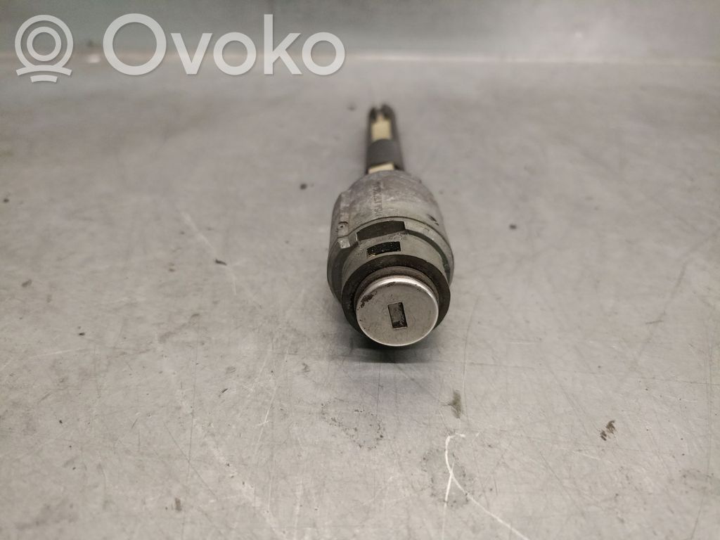 Ford Focus Tie down hook / loop 