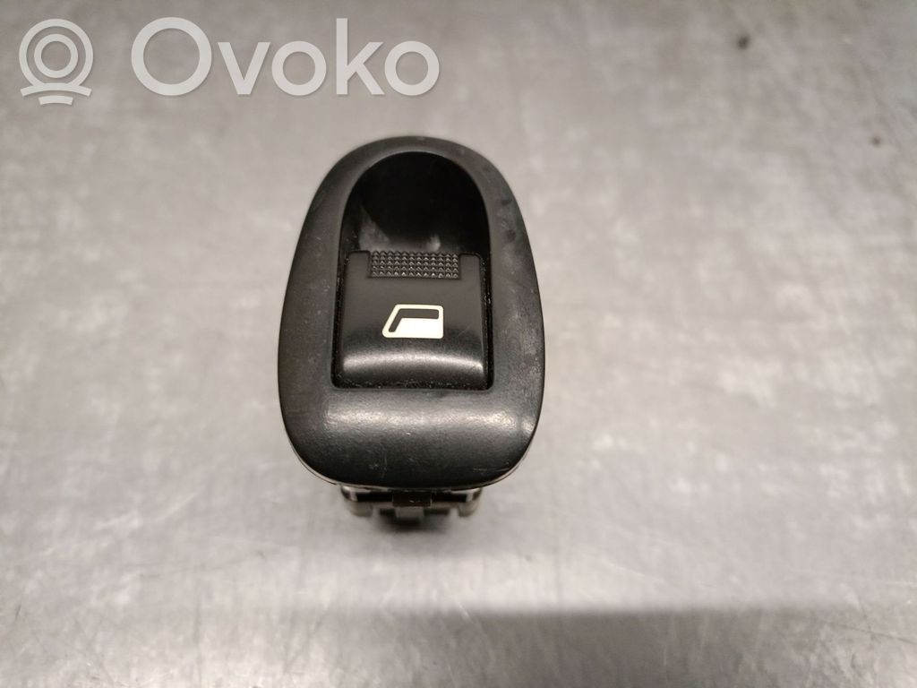 Peugeot 1007 Electric window control switch 