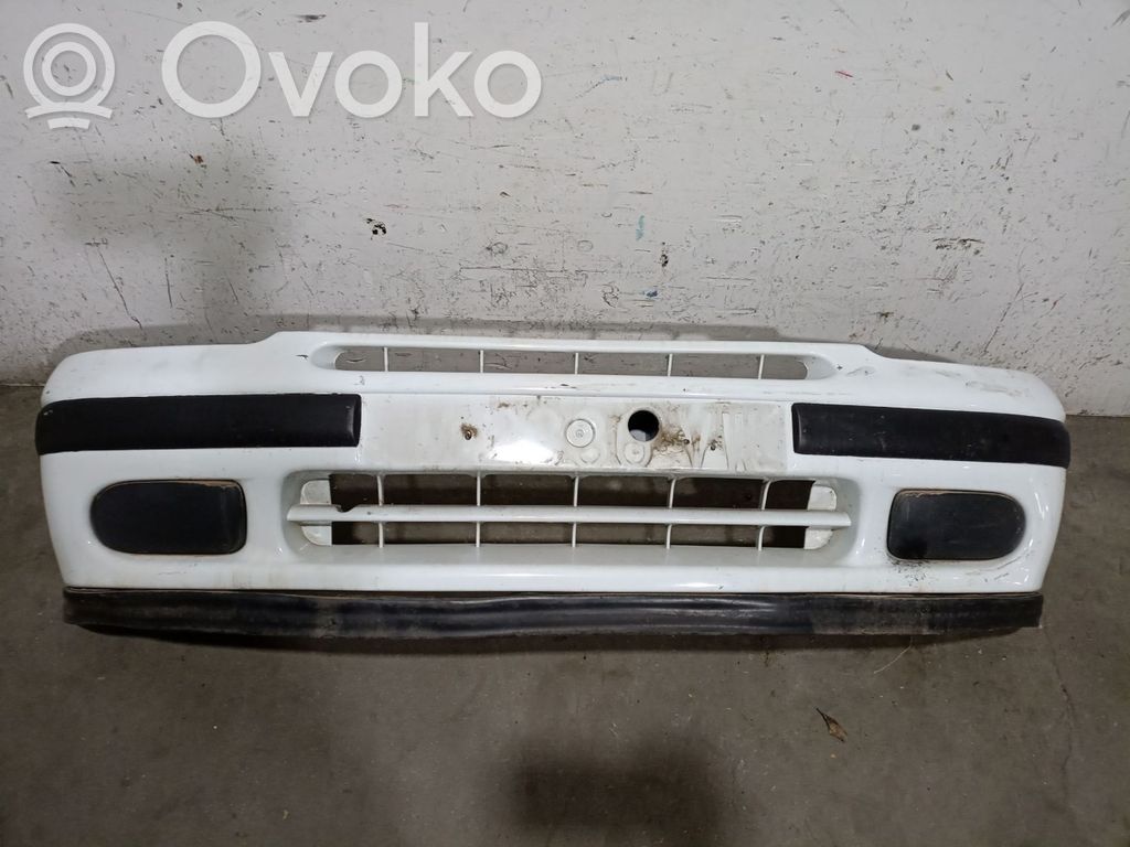 Renault Clio I Parachoques delantero 