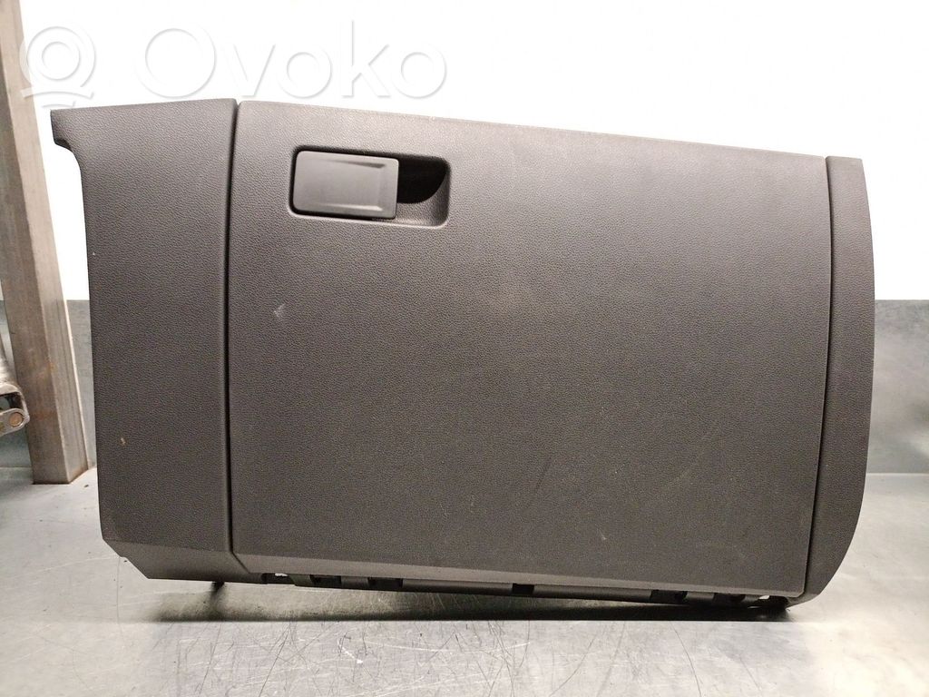 Volkswagen Taigo Schowek deski rozdzielczej 