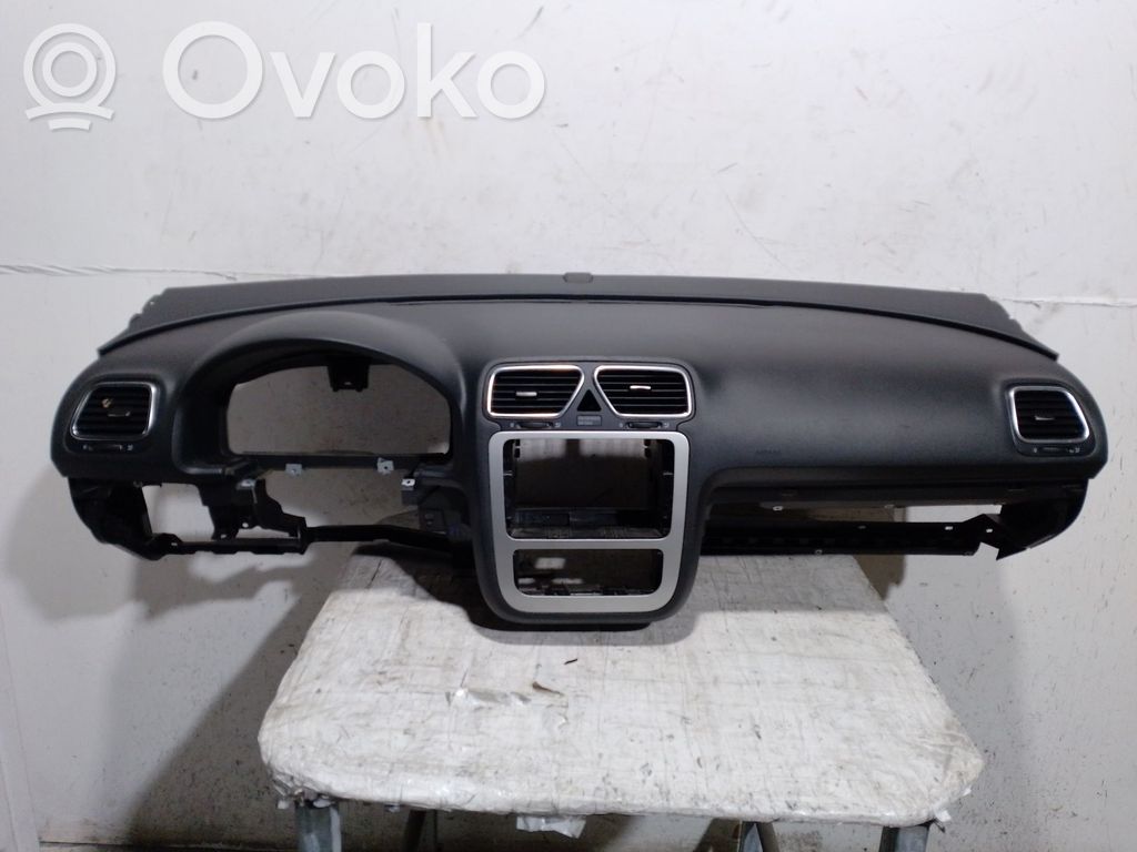 Volkswagen Scirocco Panelė 