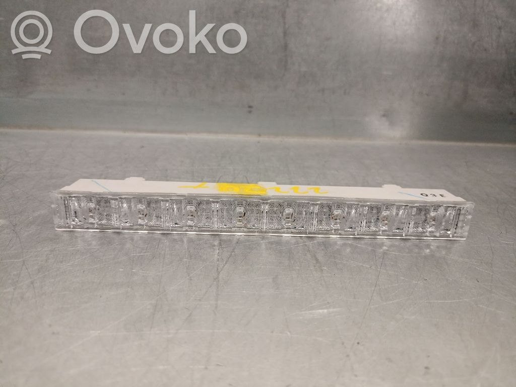 Toyota Yaris Kolmas/lisäjarruvalo 