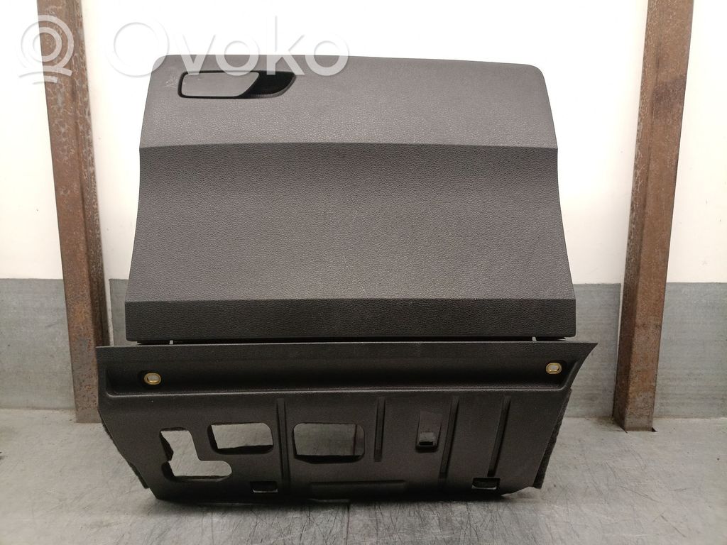 Audi Q2 - Daiktadėžė 