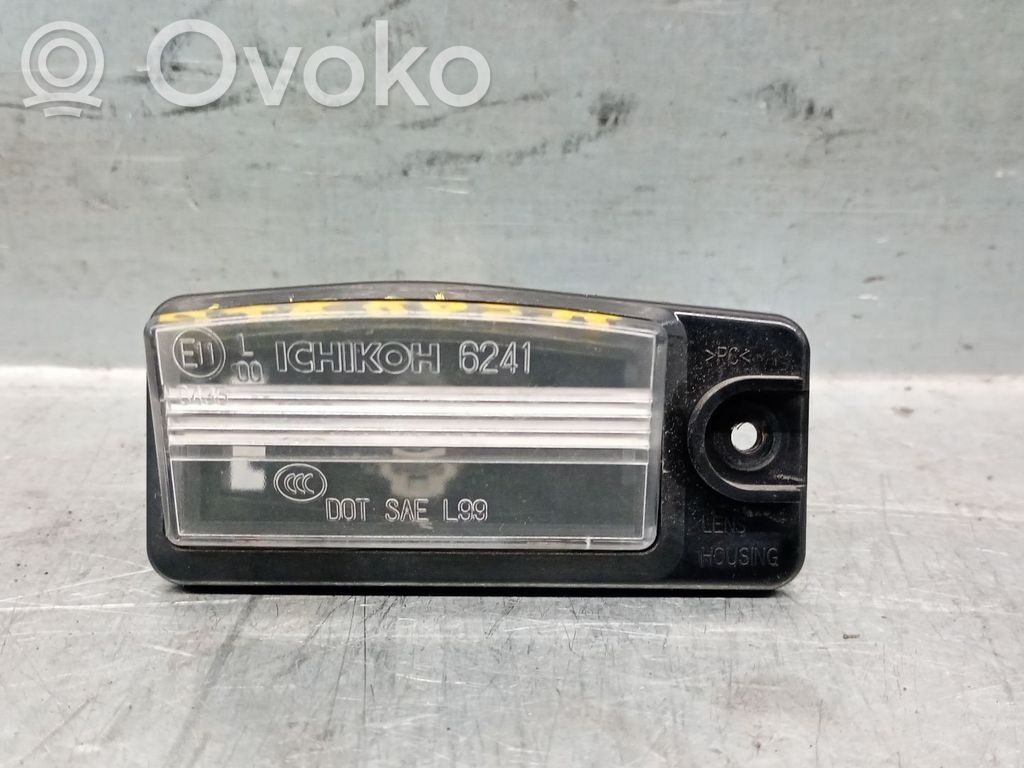 Nissan X-Trail T32 Lampa oświetlenia tylnej tablicy rejestracyjnej 