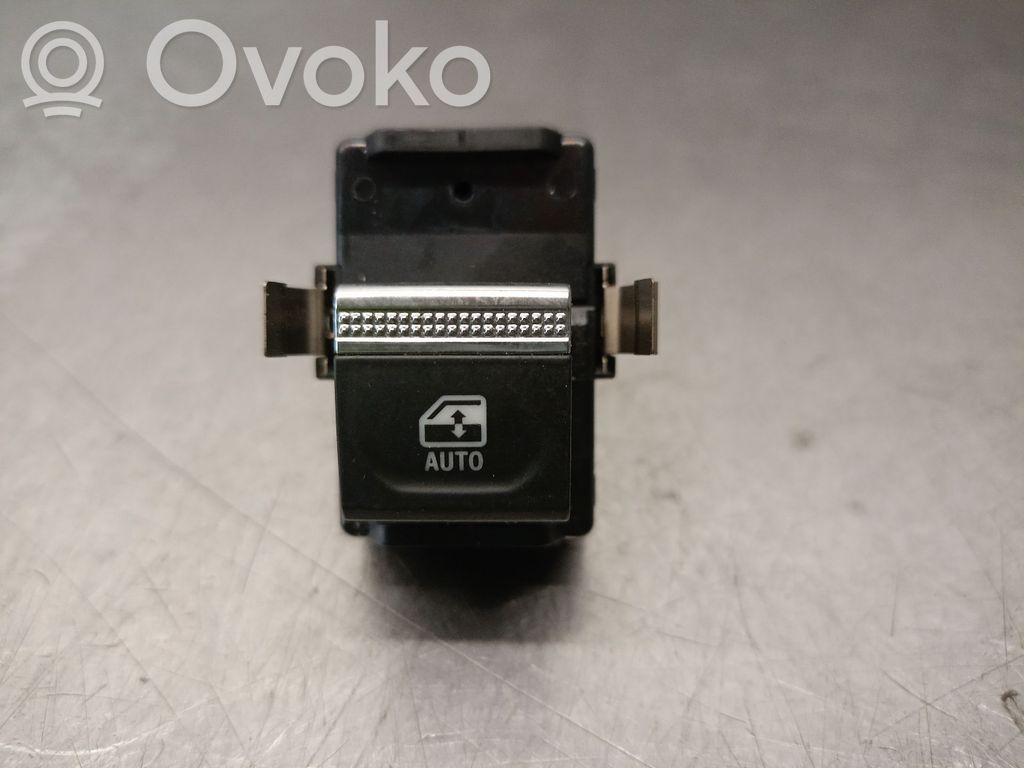 Renault Captur II Electric window control switch 