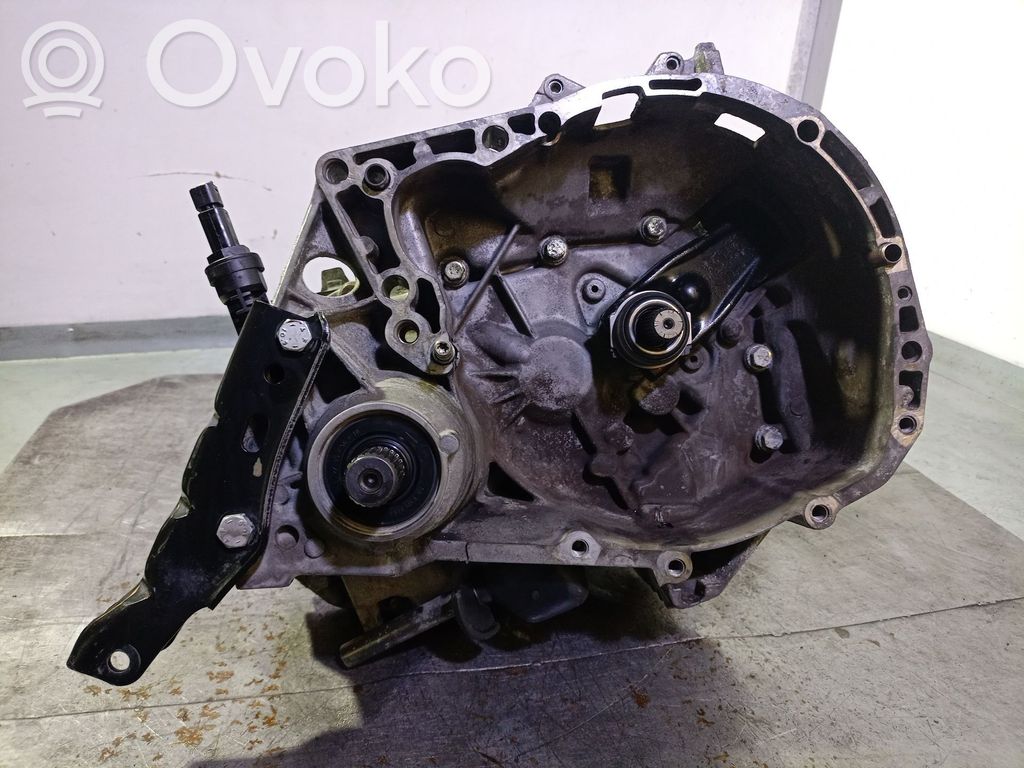 Renault Clio II Caja de cambios manual de 5 velocidades 