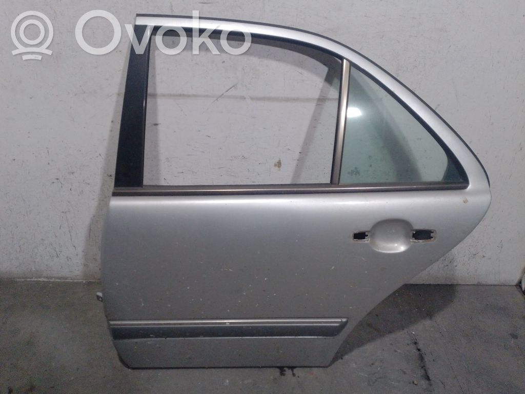 Mercedes-Benz E W210 Puerta trasera 