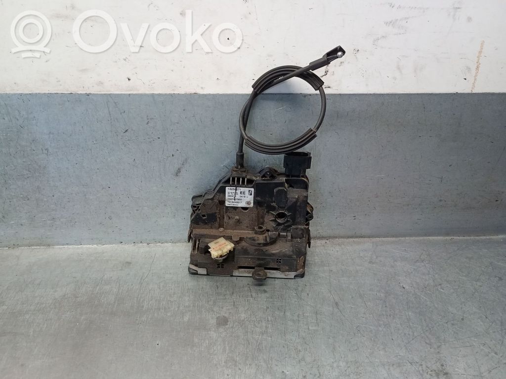Opel Meriva B Zamek drzwi przednich 