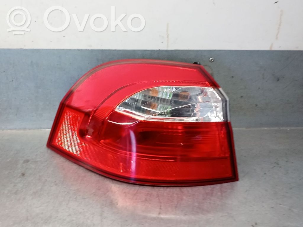 KIA Rio Aizmugurējais lukturis virsbūvē 