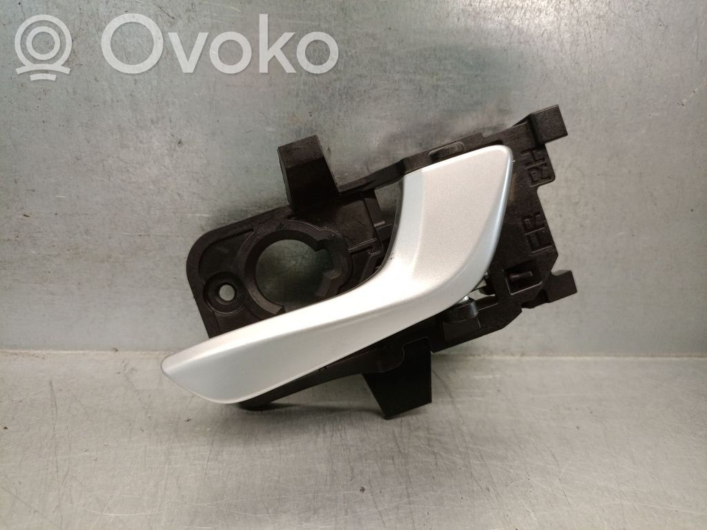 KIA Stonic Manecilla interna puerta delantera 